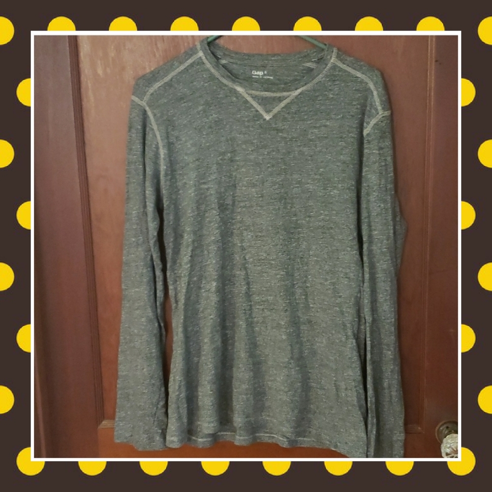 Gap top size small